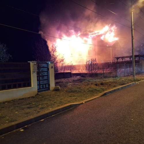 Incendiu la o locuință din Tuzla: Pompierii au intervenit rapid