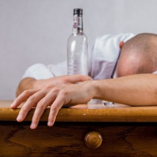 Record de alcoolemie la Iași, un bărbat ajunge în coma alcoolică