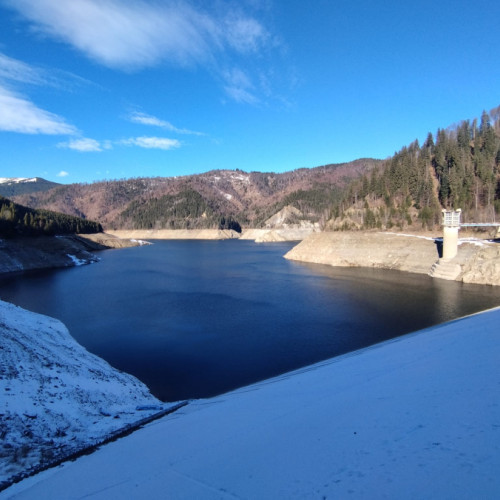 Avertisment de la Apele Romane: "Nu va aventurati pe gheata!"