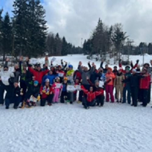 Polițiștii din Cavnic participă la o competiție de schi