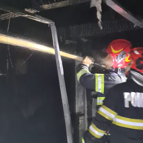 Incendiu la un imobil din Var, comuna Obreja