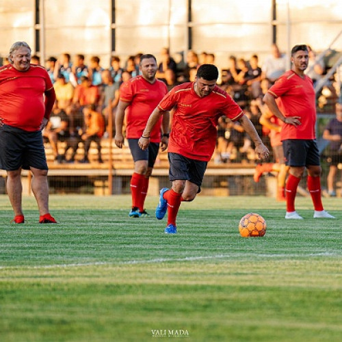 Adrian Cozma joacă alături de &quot;Generația de Aur&quot; în deschiderea turneului &quot;Viitorul&quot;