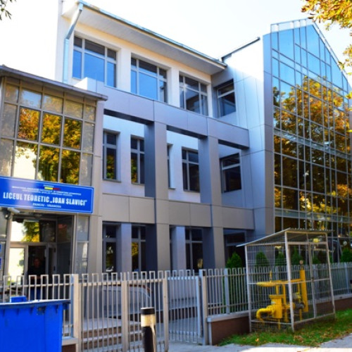 Liceul Teoretic "Ioan Slavici" a inaugurat un nou laborator inteligent