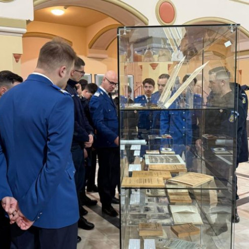 Jandarmii vranceni vizitează expoziția "Jandarmeria Română 1850 - 2020"