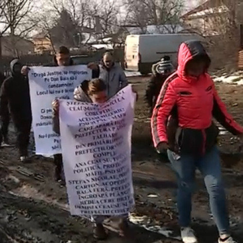 Localnicii din Redea cer asfaltarea drumurilor