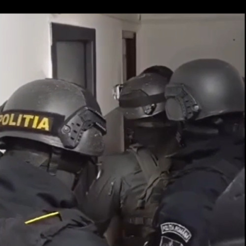 Inculpat acuzat de recrutare prin metoda loverboy