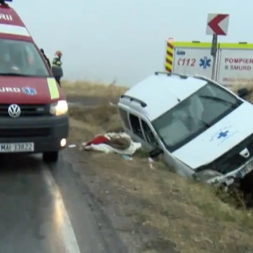 Ambulanță accidentată în timp ce transporta pacienți la dializă