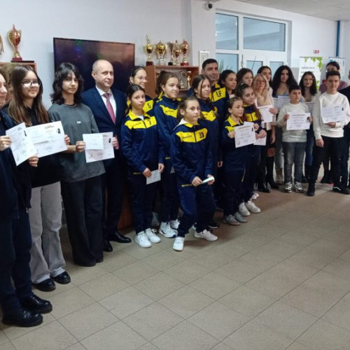 Caravana Educației Excellente ajunge în Teleorman: Diplome și Premii pentru Elevi și Profesori