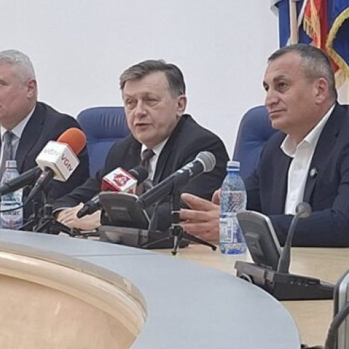 Crin Antonescu, candidat pentru alegerile prezidențiale, promite să meargă înainte cu susținerea partidelor