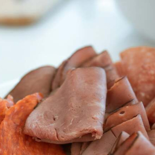 Politia investigheaza folosirea cutitelor in scoala din Timisoara