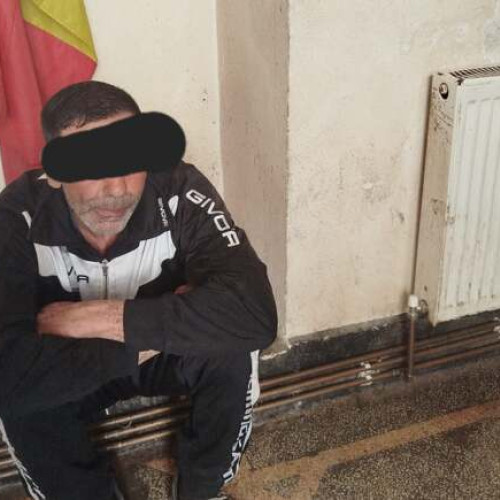 Bărbat dat în urmărire, depistat în mijlocul transportului public din Timișoara