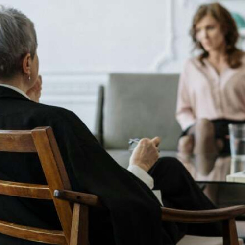 Identificarea simptomelor psihice, esențială pentru prevenirea complicațiilor