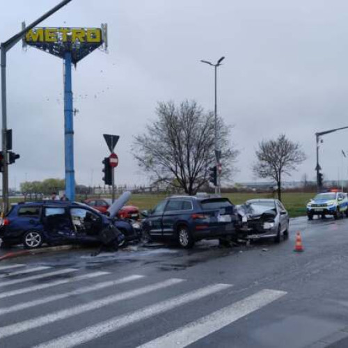 Accident rutier pe DN 59, trei persoane rănite