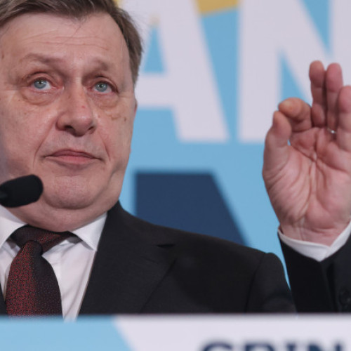 Crin Antonescu: Nu fac eforturi pentru a contacta Administrația Trump