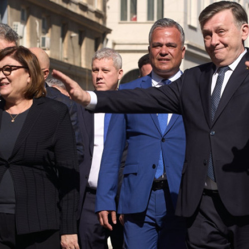 Crin Antonescu avansează ideea consultării soției în calitate de președinte