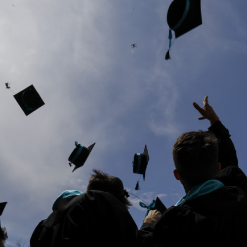 Probleme financiare cauzează abandonul universitar în România