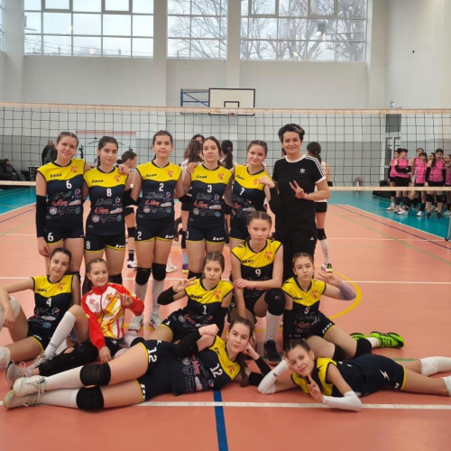 Echipa de minivolei fete a CSȘ Botoșani câștigă turneul inter-judetean de la Iași