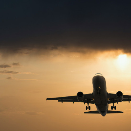 Avion Eurowings deviat din cauza vremii severe