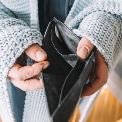 Patru din 10 români nu reușesc să economisească