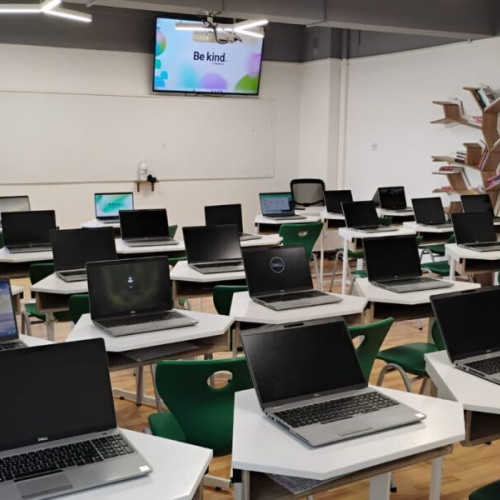 Liceul Teoretic de Informatica "Grigore Moisil" din Iași continuă renovarea sălilor de clasă
