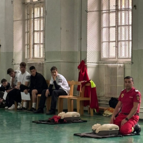Pompierii bihoreni au instruit elevii în acordarea primului ajutor