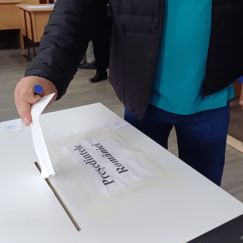 Nicușor Dan câștigă alegerile în Botoșani