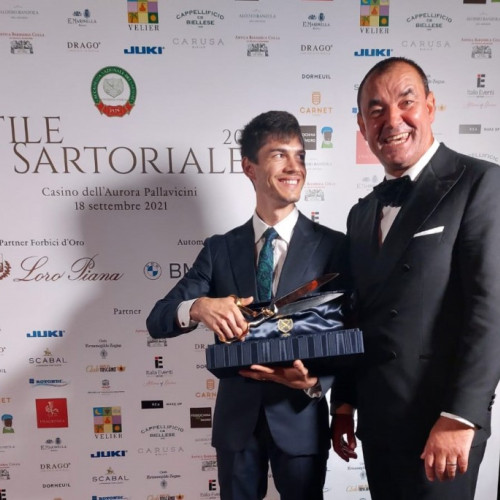 Primul croitor roman castiga premiul «Forbici d'Oro»