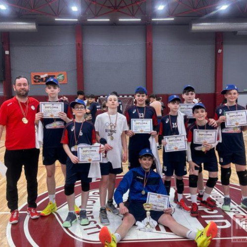 Echipa de volei masculin a Scolii Nr. 13 din Botosani, campioana nationala dupa 21 de ani