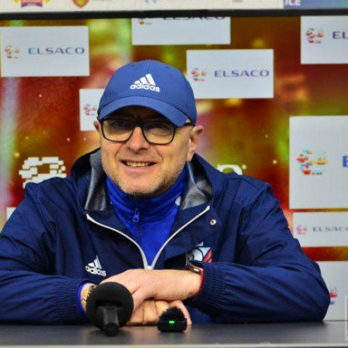 Leo Grozavu își încurajează echipa înainte de meciul cu UTA