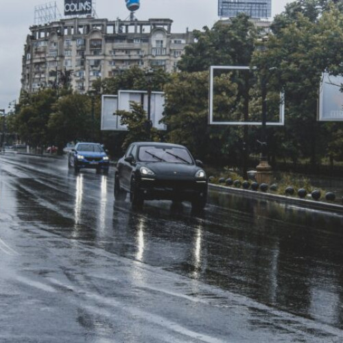 Averse și descărcări electrice în București și împrejurimi