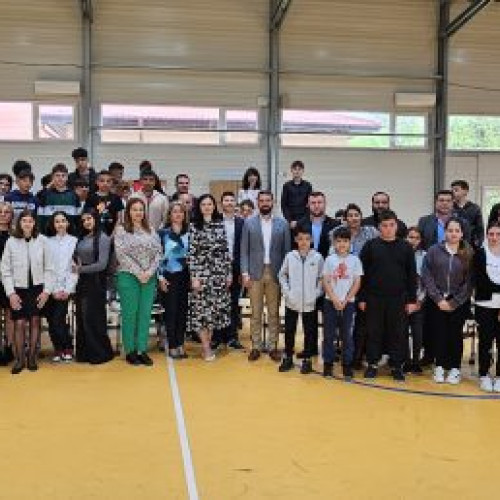 vizita Principelui Nicolae la școala din Nuci