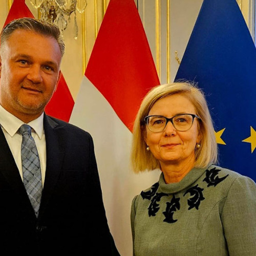 Marius Isac participă la Mic Dejun Parlamentar Internațional de Rugăciune