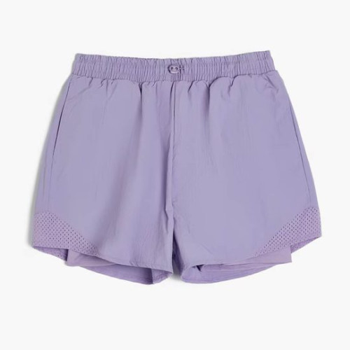 Vara aduce pantalonii scurți în prim-plan