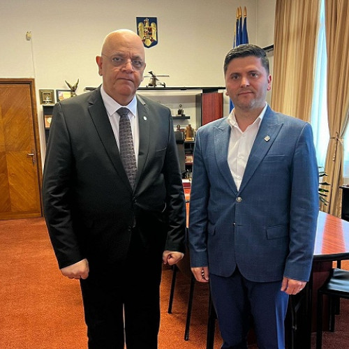 Deputatul Adrian Cozma se întâlnește cu Raed Arafat pentru achiziția de ambulanțe noi