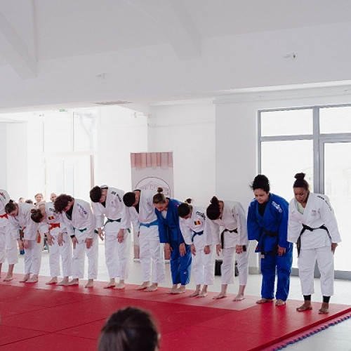 Politia din Satu Mare lanseaza proiectul &quot;Exprima-te prin sport, nu prin violenta!&quot;