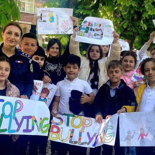 Activitățile preventive ale Poliției Vrancea continuă cu "Săptămâna Școala în Siguranță"