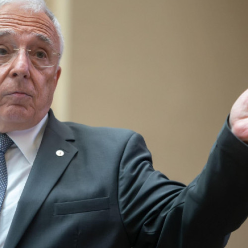 Mugur Isărescu: Presiuni pe piața valutară în luna mai și măsuri adoptate de BNR