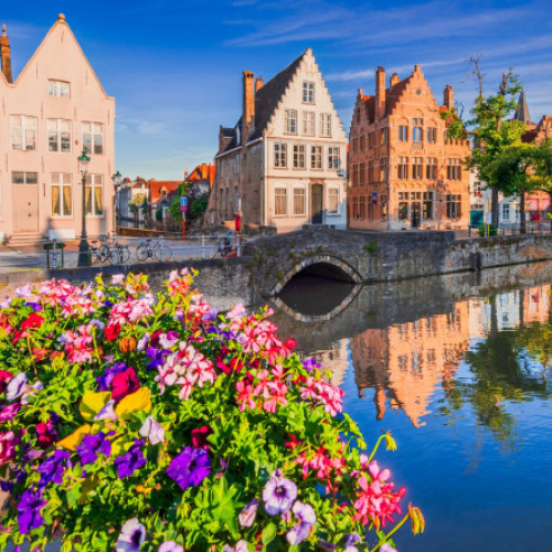 Autoritățile din Bruges cer turiștilor să nu mai fure pietre de pavaj