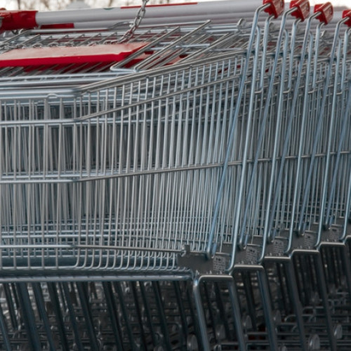 Aproape 60% dintre români se tem de criza economică