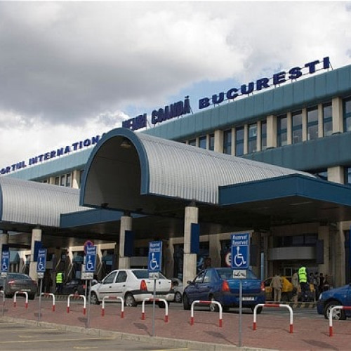 Femeie reținută pe Aeroportul Henri Coandă pentru utilizarea de pașapoarte false