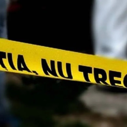 Un muncitor s-a electrocutat pe un stâlp de electricitate