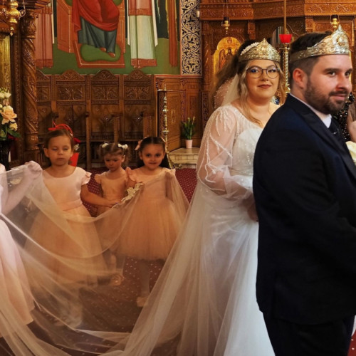 Cosmin Eduard și Elena și-au unit destinele într-o frumoasă ceremonie de nuntă