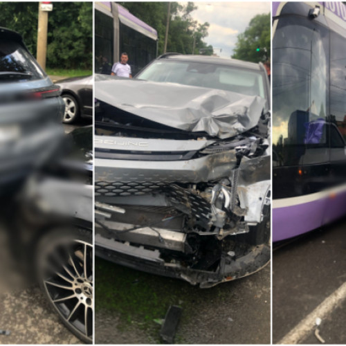 Accident rutier în Timișoara: Cinci autoturisme și un tramvai implicate