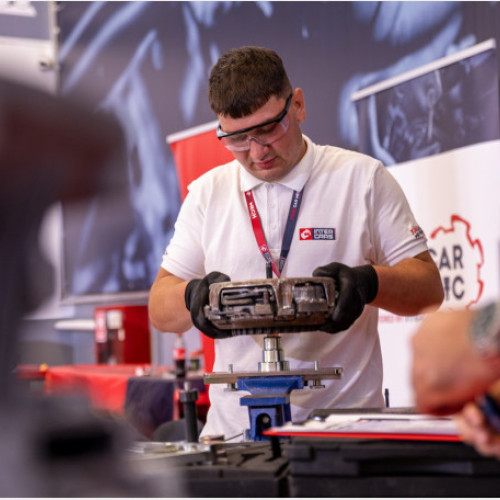 Andrei Florin Popa, elev din Alesd, câștigător al concursului Young Car Mechanic România