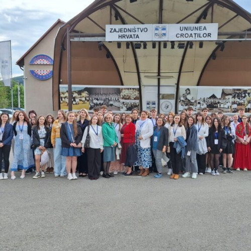 Elevi din județul Iași au avut performanțe remarcabile la Olimpiada Națională de Limba Rusă Materna, desfășurată în perioada 22-25 mai la Reșița, în județul Caraș-Severin, potrivit ziaruldeiasi.ro. La competiție, aceștia au câștigat două premii, o mențiune și patru premii speciale pentru originalitate și abilități lingvistice.