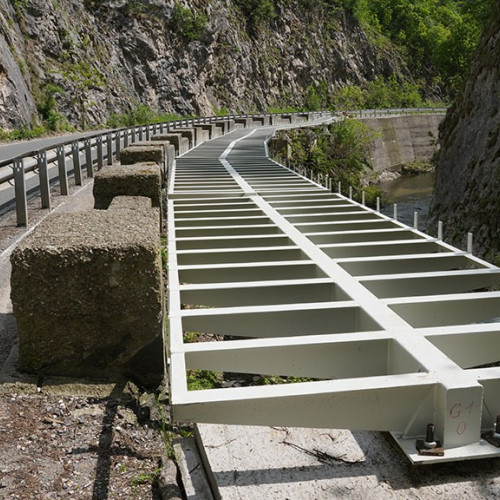 Problema pasarelei spre Cascada Bigar rămâne incertă, pe măsură ce sezonul estival începe