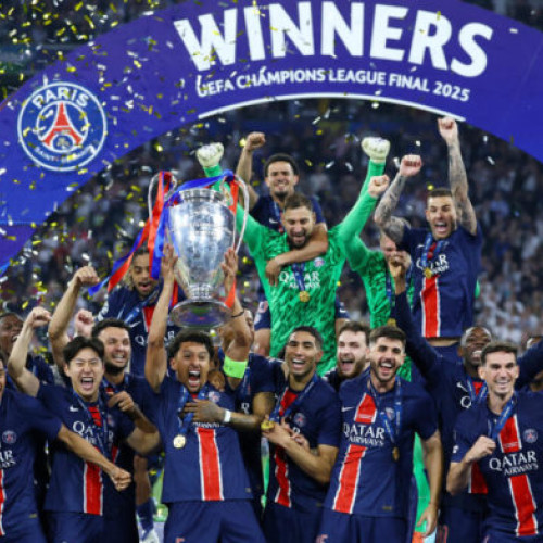 Paris Saint-Germain a câștigat primul trofeu al Ligii Campionilor, după o finală memorabilă împotriva echipei Inter Milano, scor 5-0. Meciul a avut loc pe stadionul &quot;Allianz Arena&quot; din Munchen și a fost arbitrat de românul Istvan Kovacs, despre care se spune că a condus partida fără probleme. Potrivit monitorulbt.ro, PSG a fost foarte aproape de a face un meci perfect, marcând golurile prin Achraf Hakimi, Desire Doue, Hvicea Kvarathelia și Senny Mayulu.