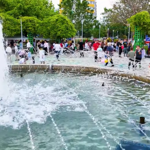 Ziua Internațională a Copilului, sărbătorită în Sectorul 5, a fost marcată printr-un eveniment plin de activități distractive și educative pentru cei mici, potrivit newsbucuresti.ro. Organizatorii au pregătit o serie de jocuri, ateliere artistice și momente recreative, toate gratuite pentru copiii din sector.