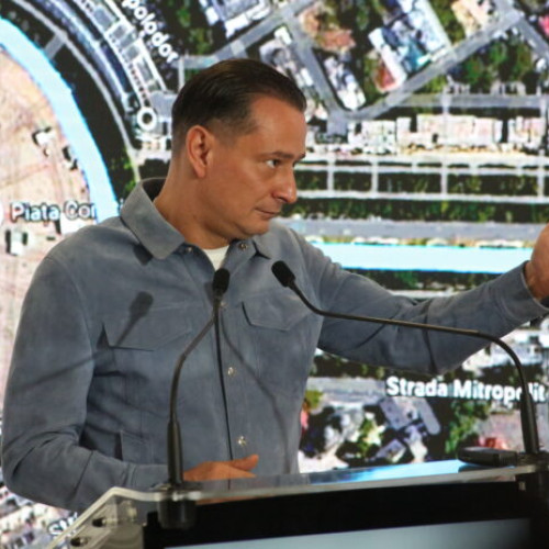 Lucrări de consolidare la planșeul Pieței Unirii, în Sectorul 4, vor începe în curând, conform anunțului făcut de primarul Daniel Băluță. Potrivit acestuia, proiectul va fi realizat în patru etape distincte, pentru a reduce disconfortul în traficul rutier și pietonal. Primele intervenții vor avea loc în zona parcului din fața Magazinului Unirea și în fața Hanului lui Manuc, notează newsbucuresti.ro.