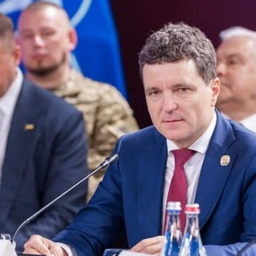 Nicușor Dan, președintele României, a susținut luni o conferință de presă după summitul B9 de la Vilnius, unde a prezentat concluziile reuniunii. Potrivit notează olt-alert.ro, șeful statului a afirmat că toate țările participante au exprimat dorința de a continua sprijinul pentru Ucraina. El a menționat că discuțiile au inclus și probleme legate de războiul hibrid, care afectează toate statele din regiune.